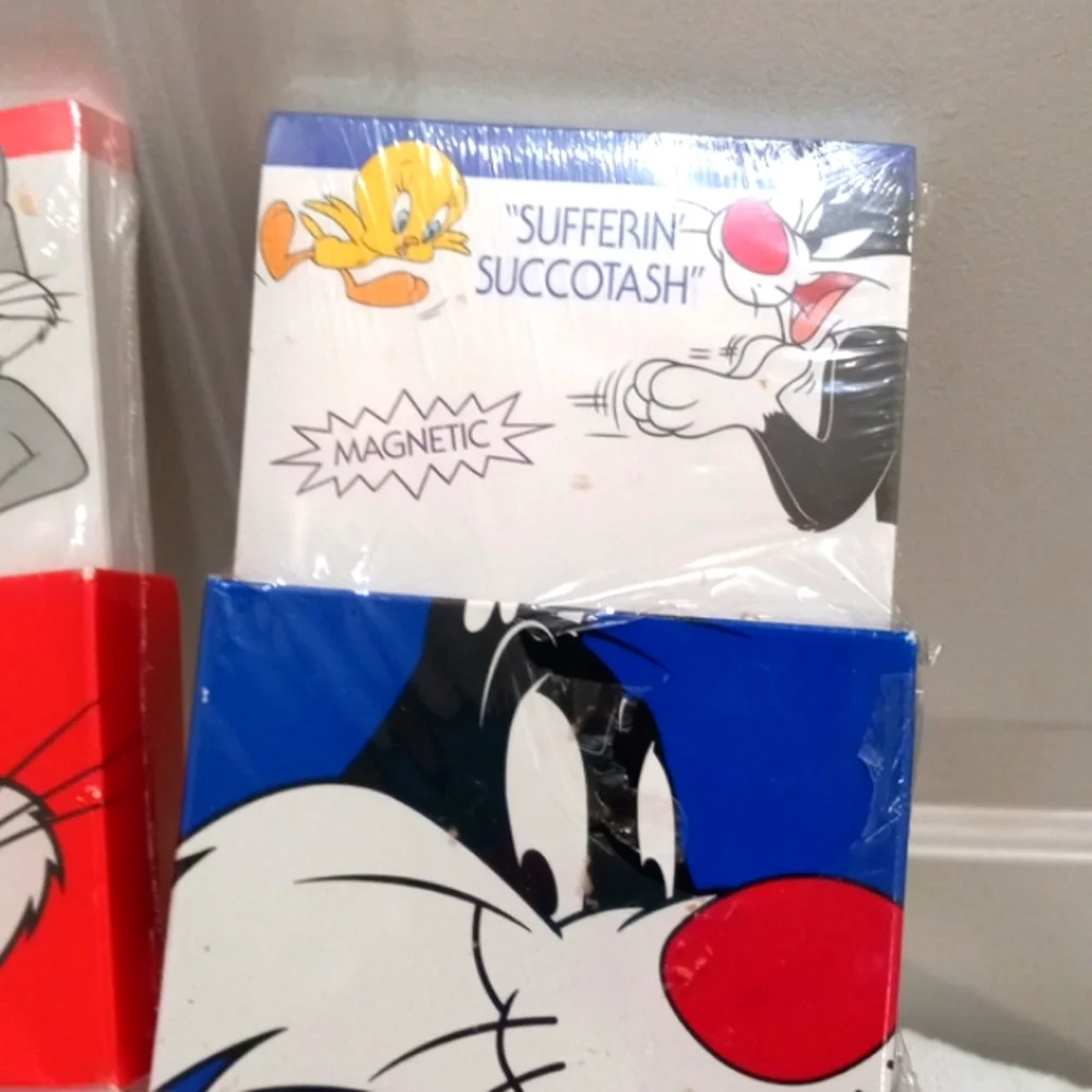 Vintage 1993 --2  Magnetic Note, 1 Bugs Bunny, 1 Sylvester, NOS Still in Plastic